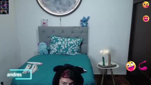 andrescruz_ online show from October 14, 2025, 6:25 am