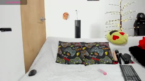 Andreslush04 online show from May 23, 2026, 7:18 pm