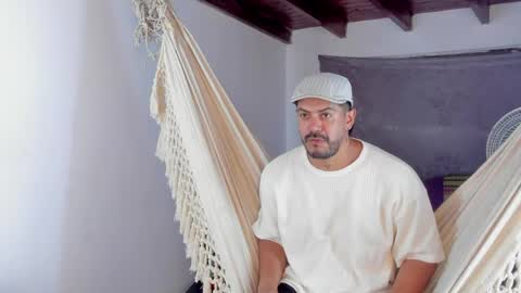 Snapshot of andressmith__ chatting on June 3, 2026, 12:35 am Andres online show from June 3, 2026, 12:35 am