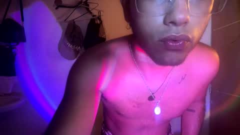 Snapshot of andreswhite_shotoflust chatting on May 5, 2026, 1:57 am andreswhite_shotoflust online show from May 5, 2026, 1:57 am