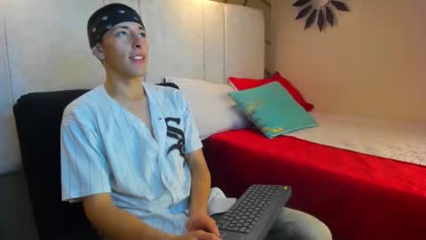 Andreuw Wolf online show from November 4, 2025, 3:38 am