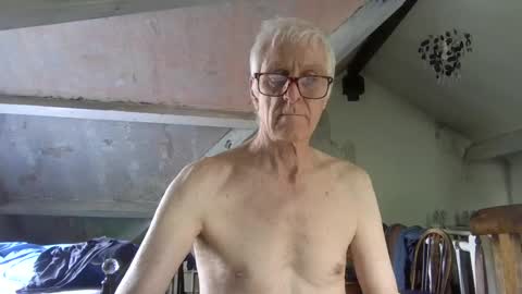 Snapshot of andrew160258 chatting on July 5, 2026, 10:22 am Andrew online show from July 5, 2026, 10:22 am