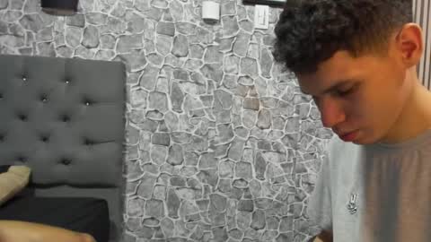 andrew_2811 online show from October 19, 2025, 11:05 pm