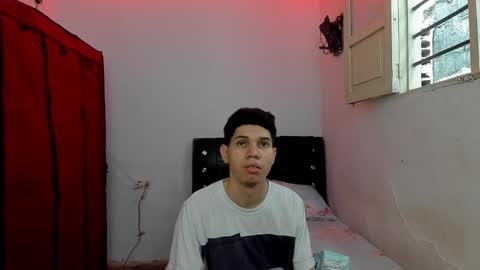 andrew_2811 online show from March 1, 2026, 3:47 pm