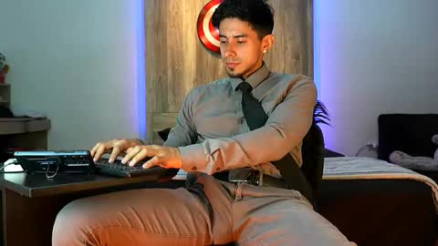 Andrew online show from November 13, 2025, 3:27 am