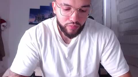 andrew_holden__ online show from November 20, 2025, 9:47 pm