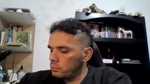 andrew_jaay online show from November 12, 2025, 12:27 pm