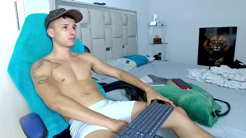 Snapshot of andrew_lover21 chatting on April 4, 2026, 3:49 am Andrew online show from April 4, 2026, 3:49 am