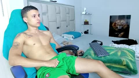Snapshot of andrew_lover21 chatting on April 6, 2026, 12:41 am Andrew online show from April 6, 2026, 12:41 am