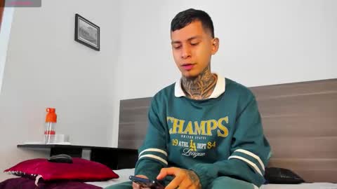 andrew_sanders69 online show from November 14, 2025, 3:05 am