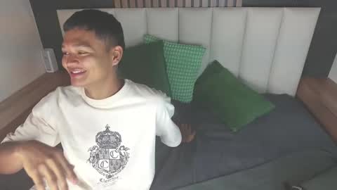 Snapshot of andrewkenoxx_ chatting on February 5, 2026, 8:02 pm ANDREW KENNOXX online show from February 5, 2026, 8:02 pm