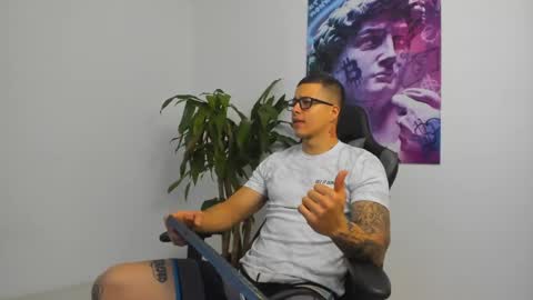 andrewmaterazzi online show from February 20, 2025, 2:40 am