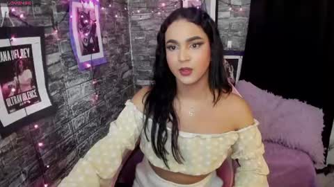 Snapshot of andrys_hot chatting on July 5, 2026, 6:42 am Andrys online show from July 5, 2026, 6:42 am