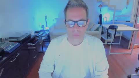 Andrew online show from November 1, 2025, 11:34 am