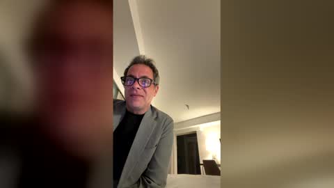 Andrew online show from May 19, 2026, 4:52 am