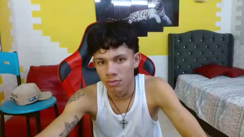 andy_dan1 online show from November 12, 2025, 2:06 pm