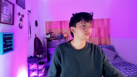 andy_guez_11 online show from December 2, 2024, 9:45 am