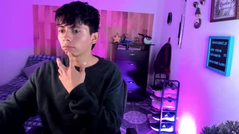 andy_guez_11 online show from December 2, 2024, 3:58 pm