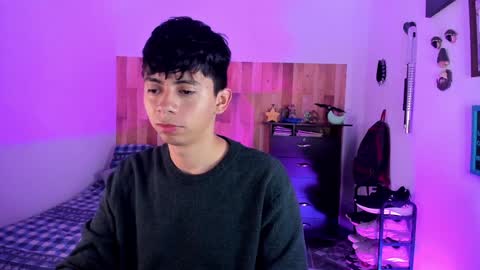 andy_guez_11 online show from December 3, 2024, 12:38 pm