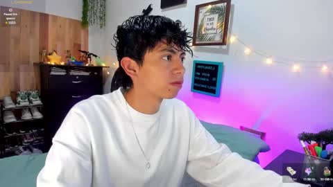 andy_guez_11 online show from January 14, 2025, 9:56 am