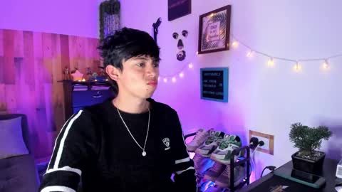 andy_guez_11 online show from January 26, 2025, 10:12 am