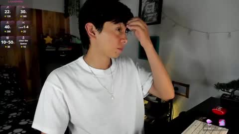 andy_guez_11 online show from January 28, 2025, 10:56 am