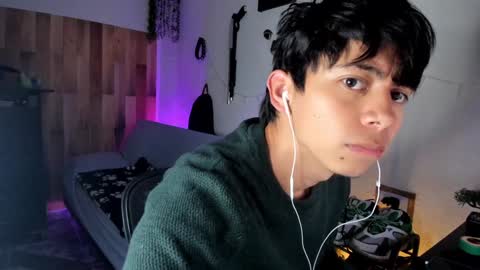 andy_guez_11 online show from February 4, 2025, 9:49 am