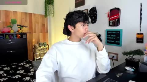 andy_guez_11 online show from February 10, 2025, 1:22 pm