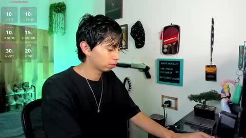 andy_guez_11 online show from February 17, 2025, 10:07 am