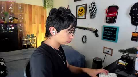 andy_guez_11 online show from February 25, 2025, 11:30 am