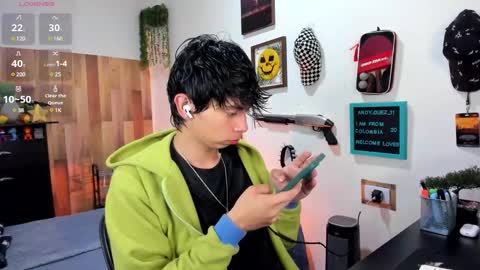 andy_guez_11 online show from March 3, 2025, 10:38 am