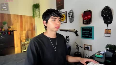 andy_guez_11 online show from March 6, 2025, 12:41 pm