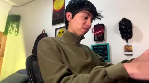 andy_guez_11 online show from March 7, 2025, 10:13 am
