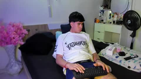 andy_wood1 online show from June 4, 2026, 12:11 pm