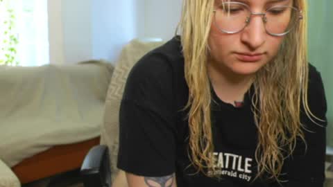 Cherry online show from April 6, 2026, 12:50 pm