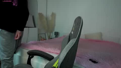 Mandy and Andy online show from November 28, 2025, 5:37 pm