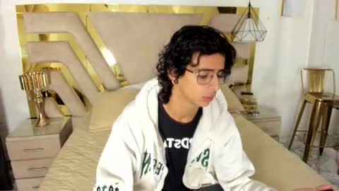 andyxibrat online show from November 30, 2025, 12:53 pm