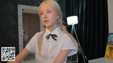 Snapshot of anellyball_ chatting on July 22, 2026, 9:12 am Anelly online show from July 22, 2026, 9:12 am