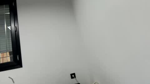 anesbenkerri online show from November 11, 2025, 4:29 pm