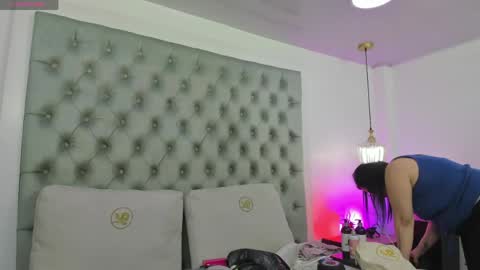 anette_cooper online show from May 25, 2026, 3:23 am