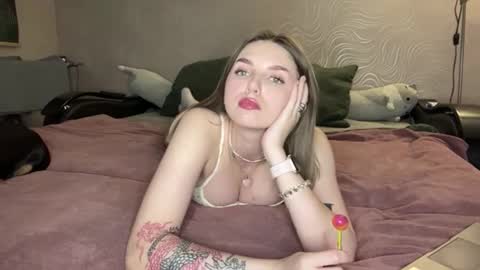 Sophie online show from September 13, 2025, 5:02 pm