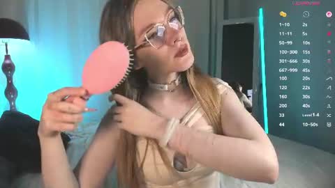 Snapshot of angee_ chatting on June 14, 2026, 7:32 am Ange online show from June 14, 2026, 7:32 am