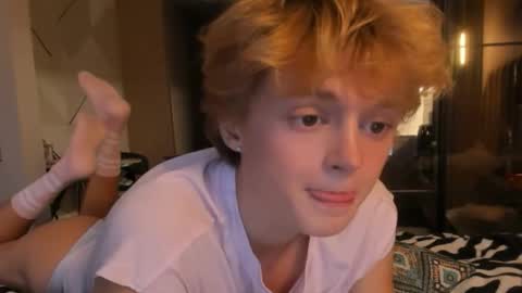 angel_andreww online show from May 16, 2026, 4:50 pm