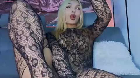 Snapshot of angel_dragun chatting on July 15, 2026, 3:56 am Angel-dragun online show from July 15, 2026, 3:56 am