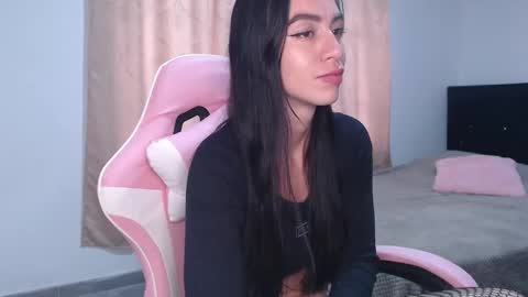 Snapshot of angel_girl10 chatting on October 3, 2025, 9:45 pm Angel Girl online show from October 3, 2025, 9:45 pm