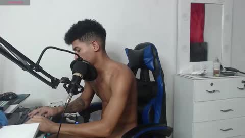 Snapshot of angel_latinguy chatting on October 15, 2025, 7:36 pm Angel online show from October 15, 2025, 7:36 pm