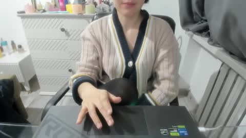 Snapshot of angel_lee__ chatting on March 8, 2025, 2:30 pm angel_lee__ online show from March 8, 2025, 2:30 pm