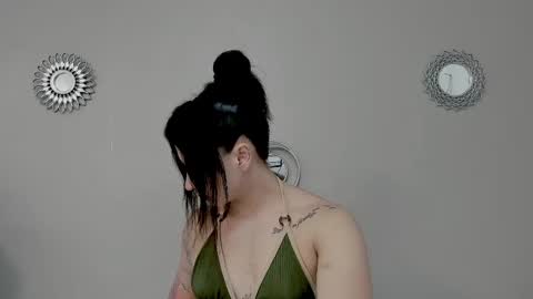 Angel online show from October 22, 2025, 10:42 pm