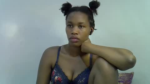 Snapshot of angel_mia5 chatting on November 27, 2025, 12:35 am angel_mia5 online show from November 27, 2025, 12:35 am