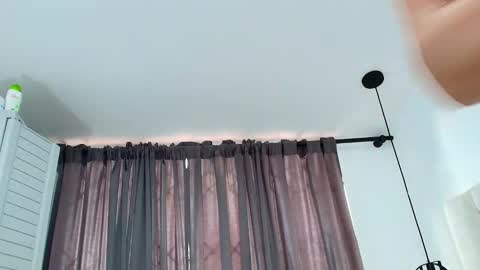 Nicolle  online show from October 23, 2025, 11:20 am